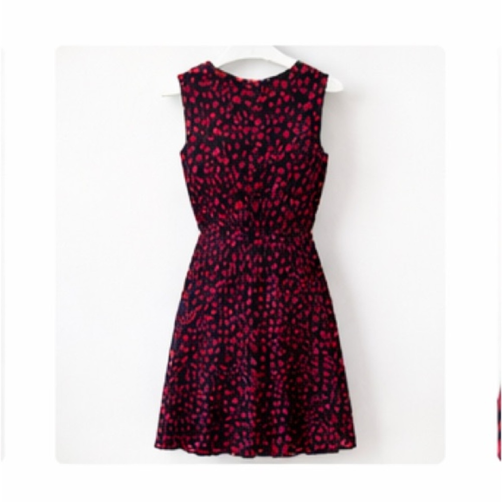 Floral Pleated Sleeveless Silk Chiffon Dress – Pink & Navy – Size Medium